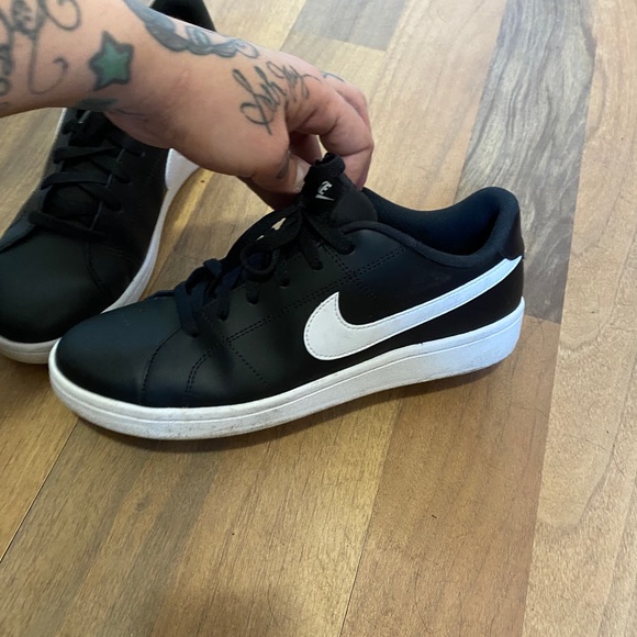 Men’s Nikes - Picture 3 of 3